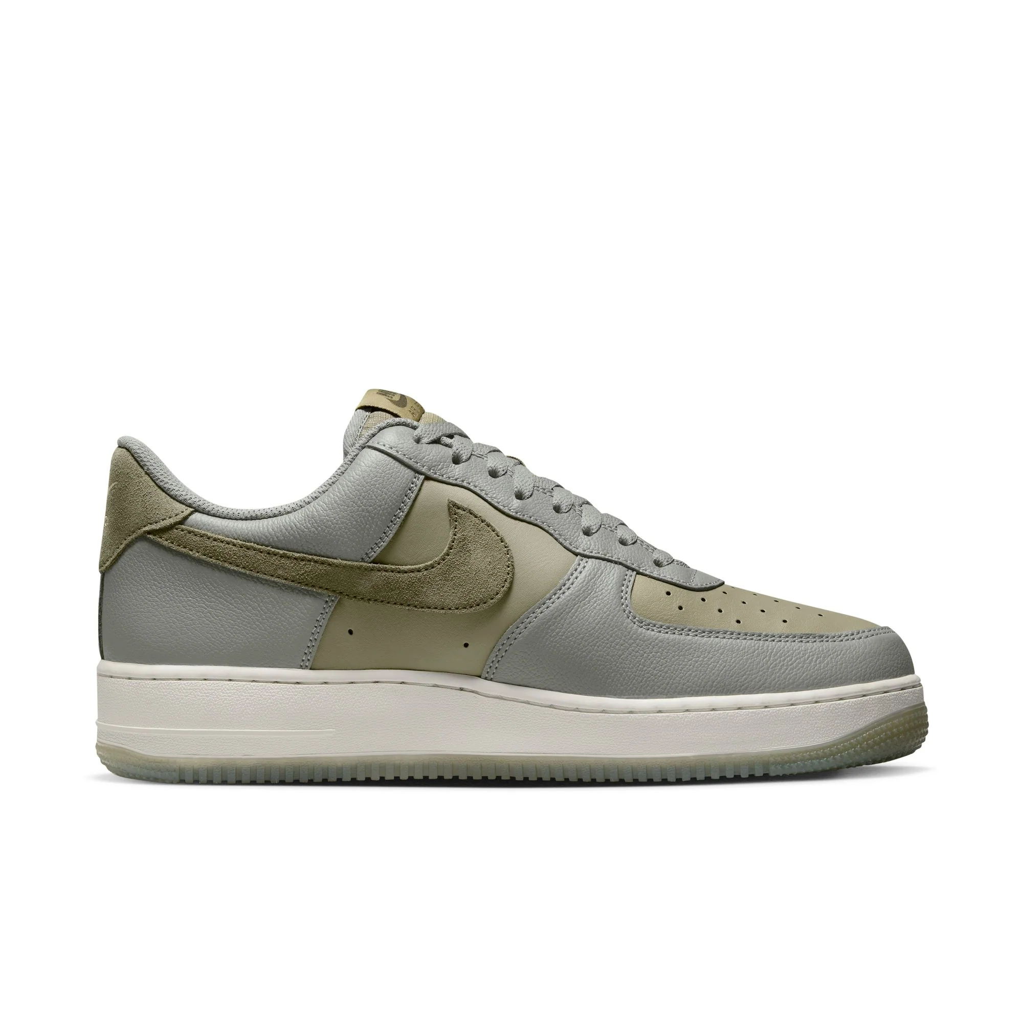Air Force 1 '07 Lv8 - Image 3